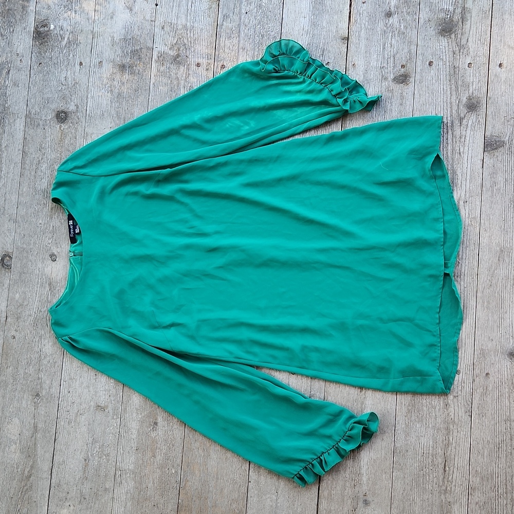 Kelly Green Ruffle Bell Sleeve Flowy Shift Dress Size Medium Good condition 70s